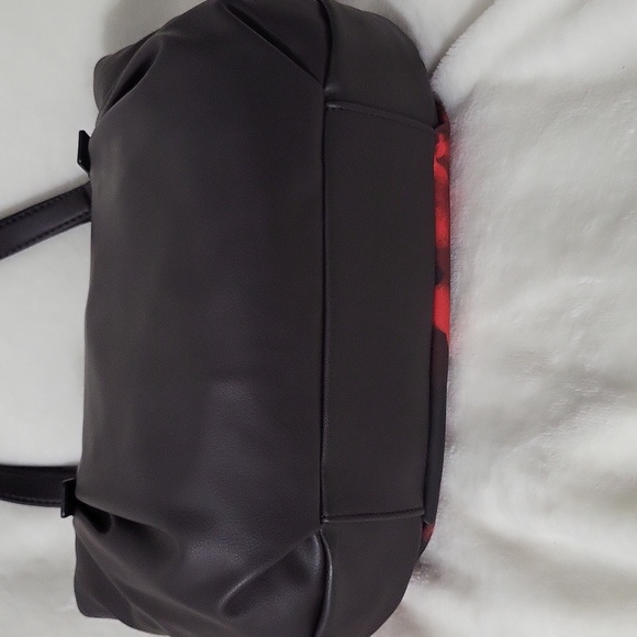 Simply Vera Wang Black and Red Floral Women's Bag - Picture 7 of 8